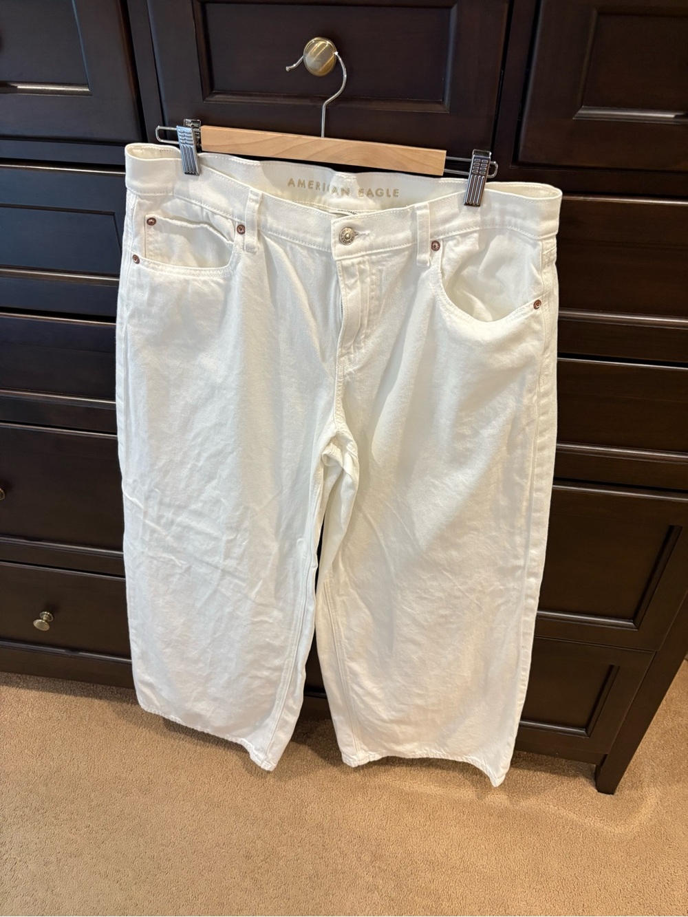 American Eagle Outfitters women’s White low rise ultra wide leg Jean 12 long